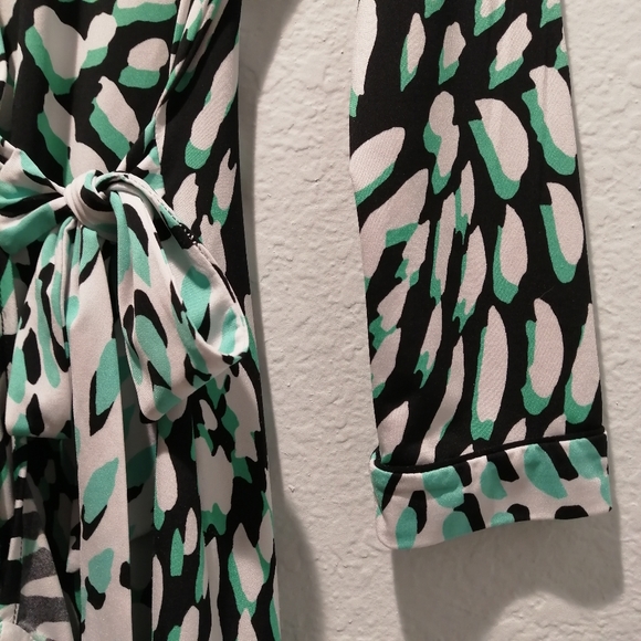 BCBGMaxAzria Womens Long Sleeve Animal Prints Wrap Dress Green Black - Size SP - Picture 3 of 6